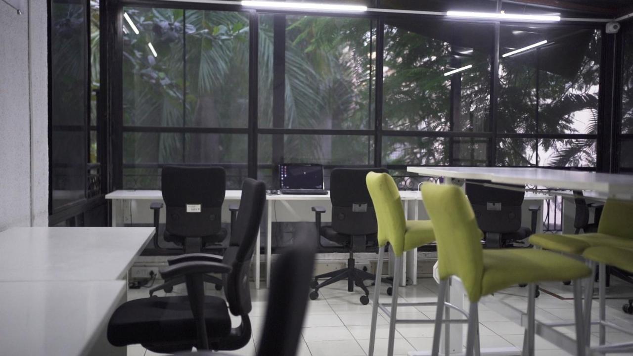 Hostel Lifespace- Twin Bungalow With Pods, Bunks, Private Rooms, Cowork & Cafe Pune Exteriör bild