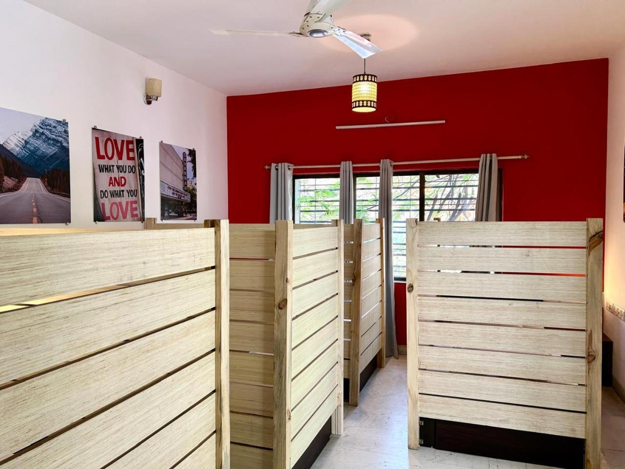 Hostel Lifespace- Twin Bungalow With Pods, Bunks, Private Rooms, Cowork & Cafe Pune Exteriör bild