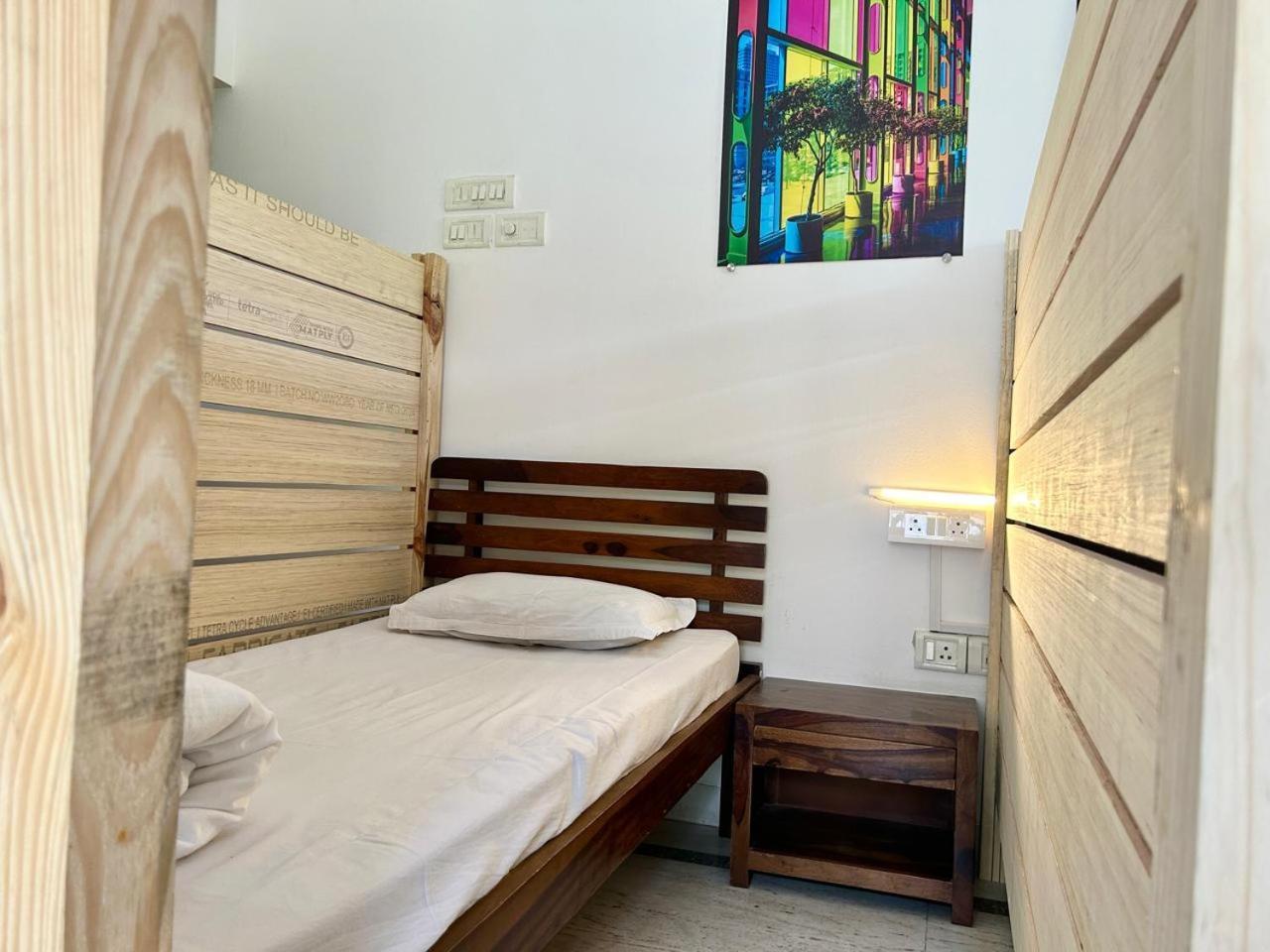 Hostel Lifespace- Twin Bungalow With Pods, Bunks, Private Rooms, Cowork & Cafe Pune Exteriör bild