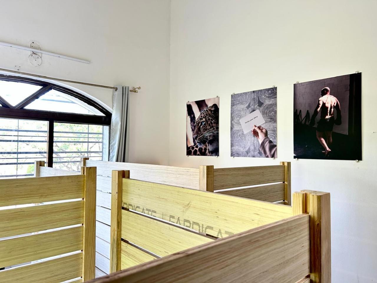 Hostel Lifespace- Twin Bungalow With Pods, Bunks, Private Rooms, Cowork & Cafe Pune Exteriör bild